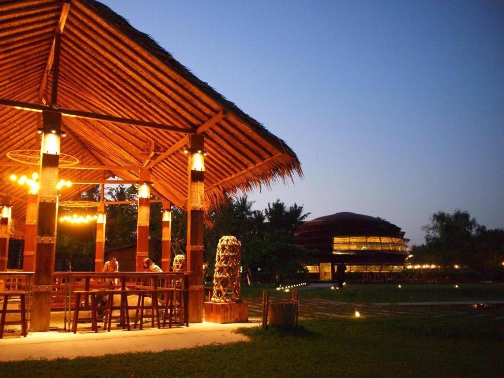 The Buffalo Amphawa Samut Songkhram Εξωτερικό φωτογραφία